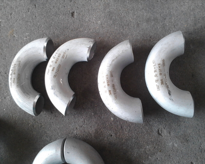 C70600 सामग्री तांबा निकेल कोहनी पाइप लाइनों के लिए कनेक्ट DIN GB ISO JIS मानकों में 4